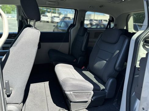 Used 2010 Dodge Grand Caravan SXT FWD image 11