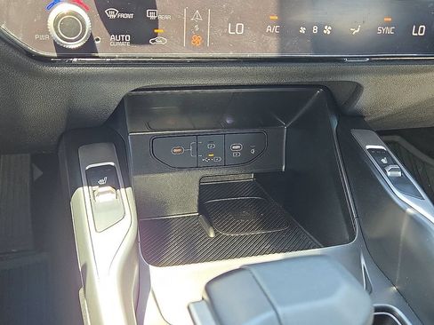 Used 2025 Kia Sorento S w/ Panoramic Sunroof Package FWD image 29
