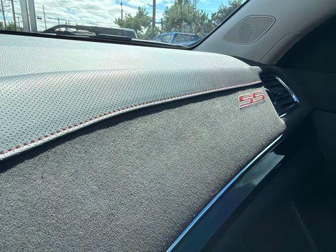 Used 2016 Chevrolet SS RWD image 10