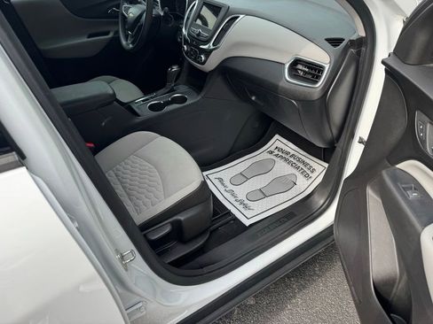 Certified 2019 Chevrolet Equinox LS w/ LS Convenience Package FWD image 10