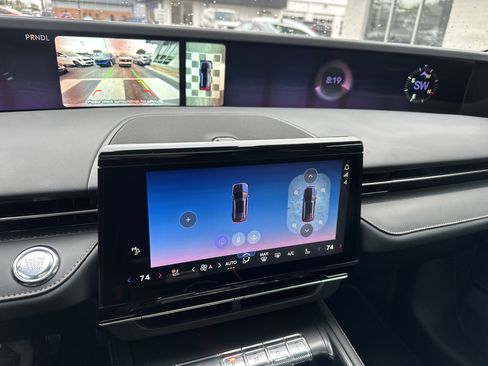 Used 2024 Lincoln Nautilus Reserve w/ Equipment Group 202A image 18