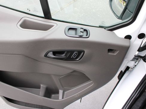 Used 2024 Ford Transit 250 148 Medium Roof RWD image 17