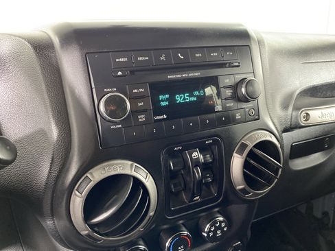 Used 2015 Jeep Wrangler Unlimited Sport w/ Quick Order Package 24S AWD/4WD image 21