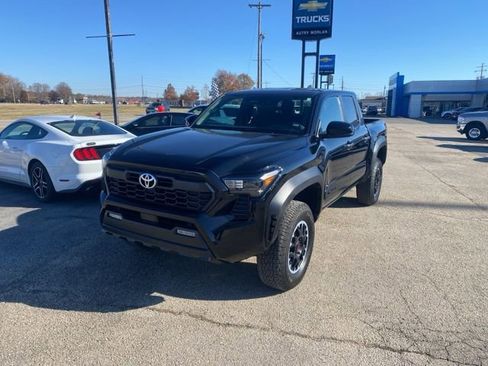 Used 2024 Toyota Tacoma TRD Off-Road AWD/4WD image 2