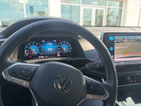 Certified 2025 Volkswagen Atlas Cross Sport SE FWD image 22