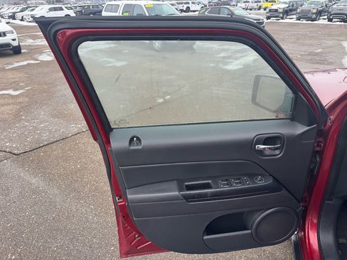 Used 2015 Jeep Patriot Latitude image 15