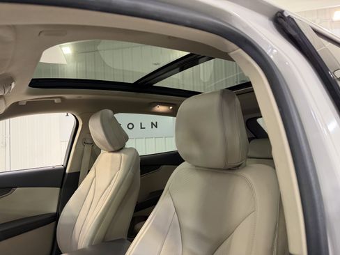 Used 2020 Lincoln Nautilus Reserve w/ Equipment Group 201A image 10