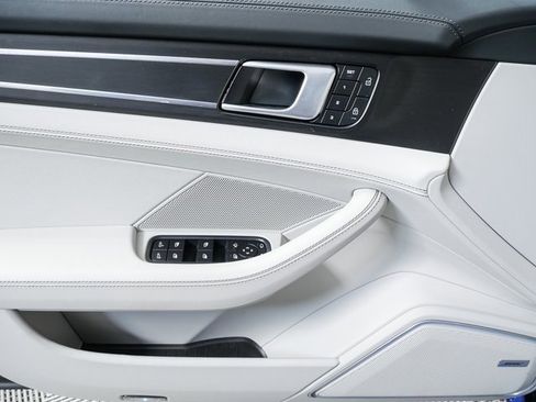 Certified 2022 Porsche Panamera Turbo S image 6