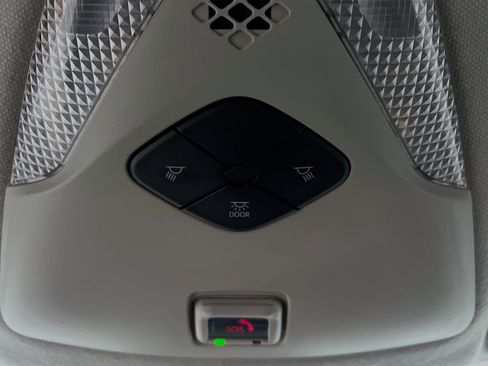 Used 2021 Toyota C-HR Limited image 21