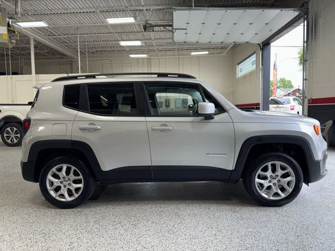 Used 2017 Jeep Renegade Latitude w/ Popular Equipment Group image 14