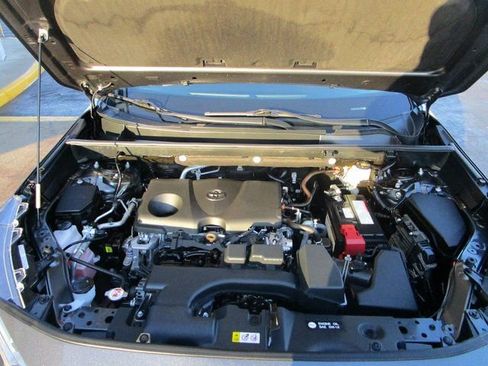 Used 2023 Toyota RAV4 XLE Premium image 9