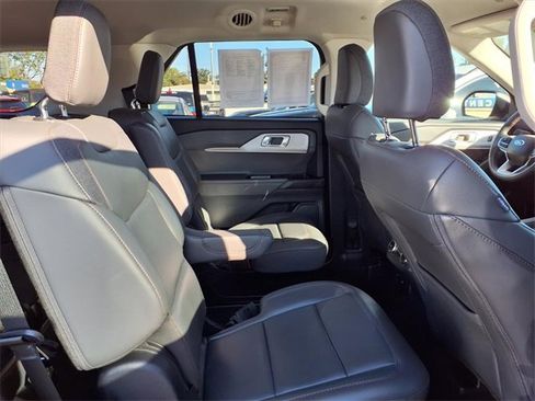 Used 2025 Ford Explorer Active w/ Active Comfort Package image 24