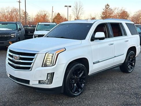 Used 2017 Cadillac Escalade Premium Luxury image 2