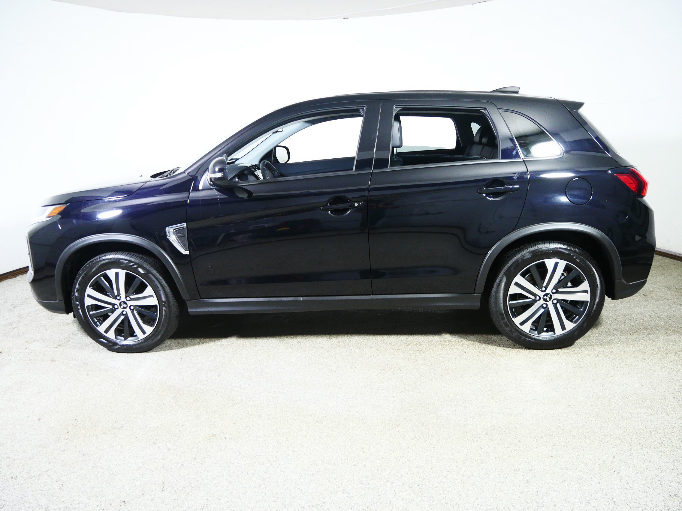 Used 2026 Mitsubishi Outlander Sport SE AWD/4WD image 4
