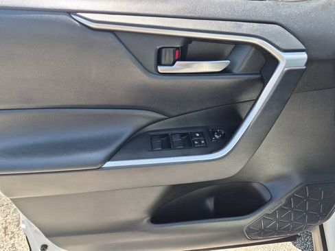 Used 2021 Toyota RAV4 XLE AWD/4WD image 9