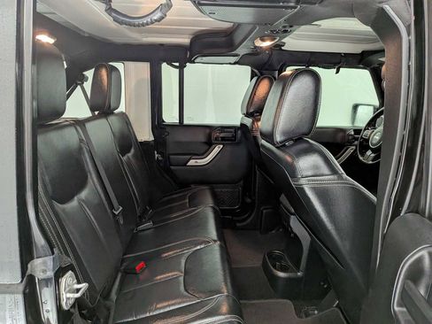 Used 2017 Jeep Wrangler Unlimited Sahara w/ Connectivity Group image 21