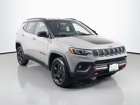 Used 2024 Jeep Compass Trailhawk AWD/4WD image 1