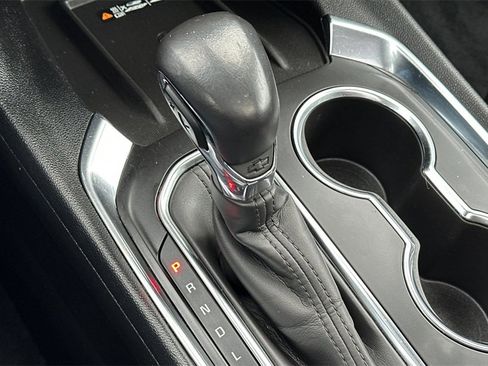 Used 2021 Chevrolet Traverse Premier image 19