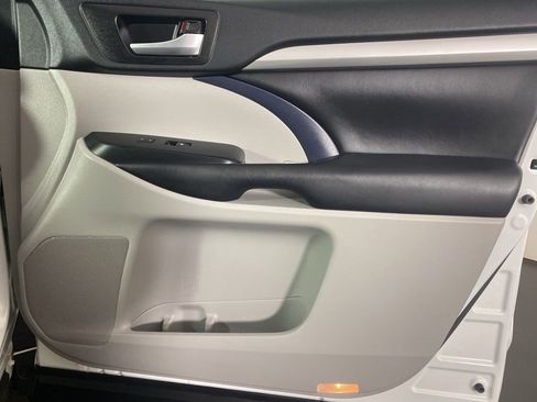 Used 2019 Toyota Highlander XLE image 33