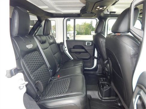 Used 2019 Jeep Wrangler Unlimited Sahara AWD/4WD image 16