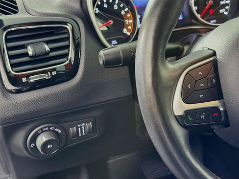 Used 2019 Jeep Compass Limited AWD/4WD image 17