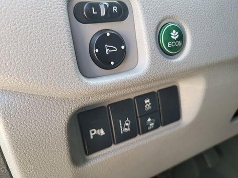 Used 2018 Honda Pilot Elite image 17