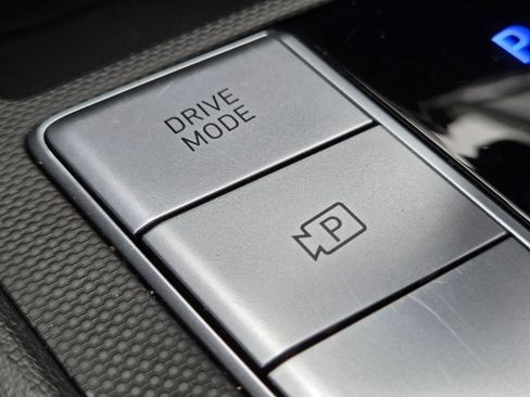 Used 2025 Hyundai Elantra SEL FWD image 17