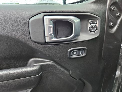 Used 2023 Jeep Wrangler Unlimited image 18