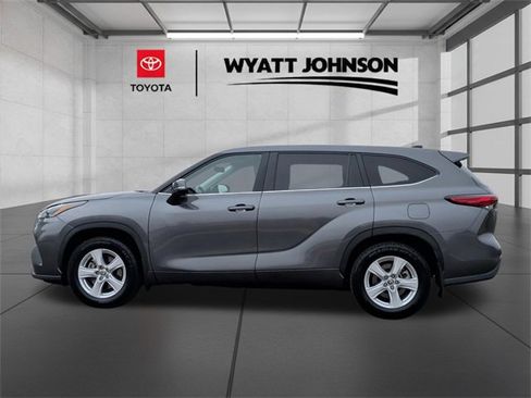 Certified 2023 Toyota Highlander LE image 2