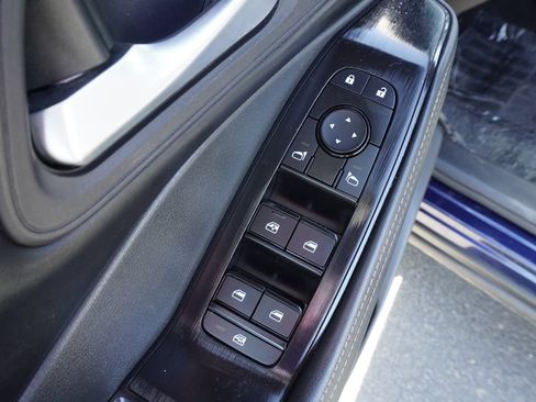 Certified 2025 Nissan Rogue SV FWD image 15