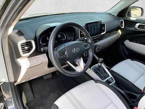 Used 2024 Hyundai Venue SEL image 14