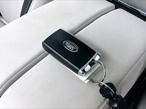 Used 2022 Land Rover Range Rover Velar R-Dynamic S AWD/4WD image 11