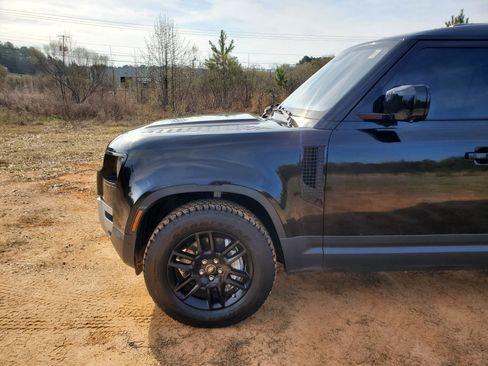 Used 2020 Land Rover Defender 110 SE image 24