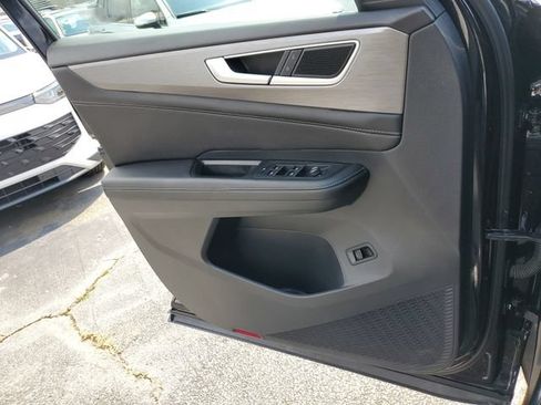 Used 2024 Volkswagen Atlas Cross Sport SE FWD image 35