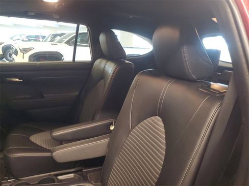 Used 2022 Toyota Highlander XSE image 13