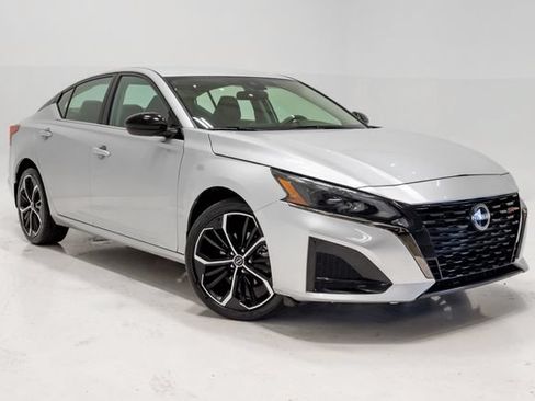 Used 2025 Nissan Altima 2.5 SR AWD/4WD image 6