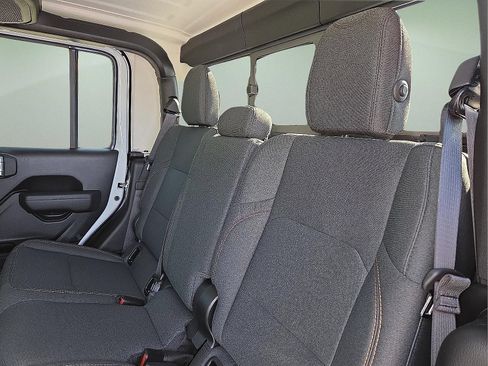 Used 2025 Jeep Gladiator Sport AWD/4WD image 11