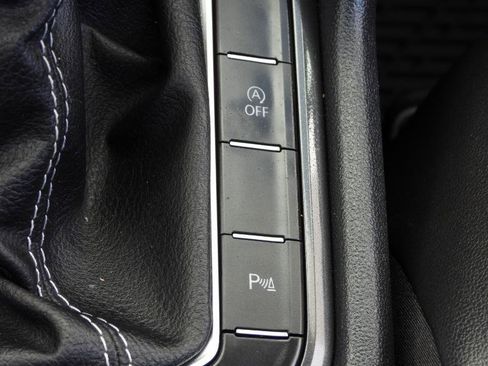 Used 2022 Volkswagen Tiguan SE R-Line image 76