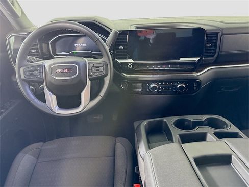 Used 2025 GMC Sierra 1500 SLE image 2