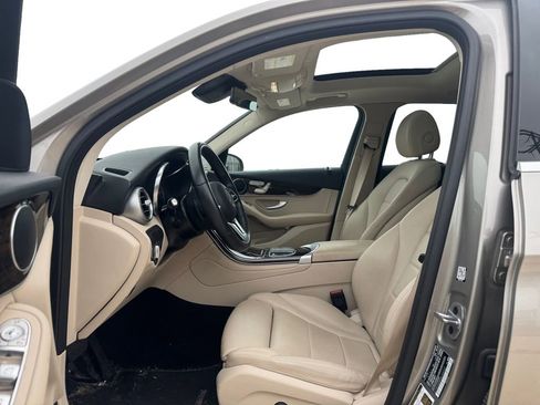 Used 2022 Mercedes-Benz GLC 300 GLC 300 image 9