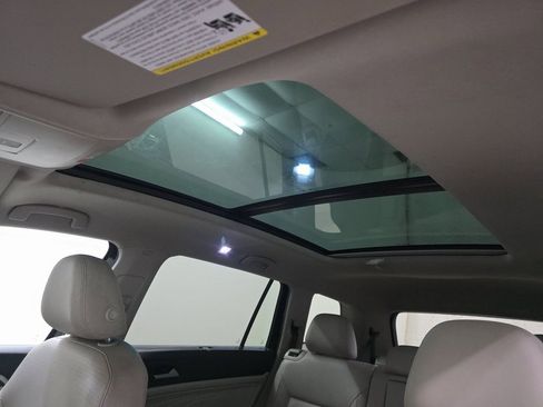 Used 2023 Volkswagen Atlas SE w/ Panoramic Sunroof Package image 8