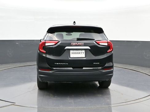 Used 2024 GMC Terrain SLE image 8