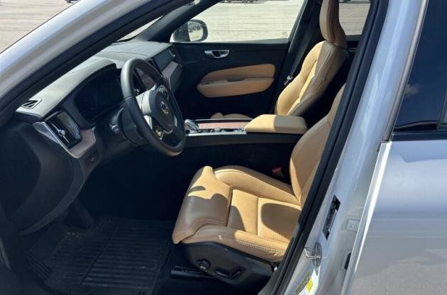 Used 2024 Volvo XC60 B5 Ultimate w/ Climate Package AWD/4WD image 2
