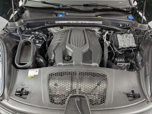 Certified 2023 Porsche Macan AWD/4WD image 26