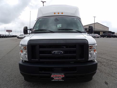 Used 2024 Ford E-350 and Econoline 350 Super Duty w/ Driver's Safety Package RWD image 13