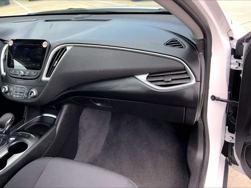 Used 2024 Chevrolet Malibu LT image 19