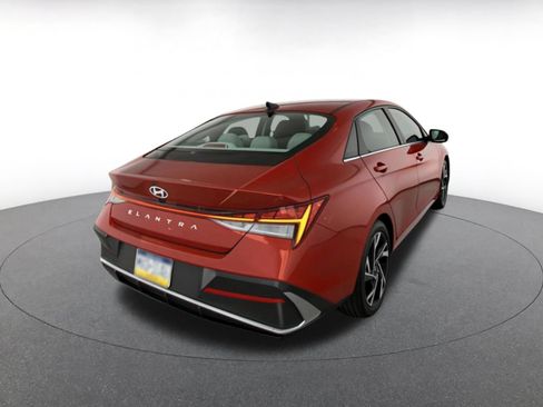 Used 2025 Hyundai Elantra SEL FWD image 9