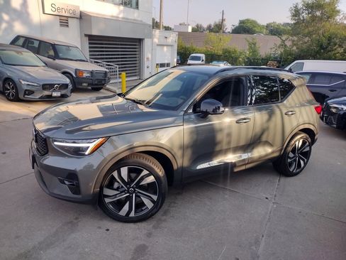 New 2026 Volvo XC40 B5 Ultra w/ Climate Package image 2
