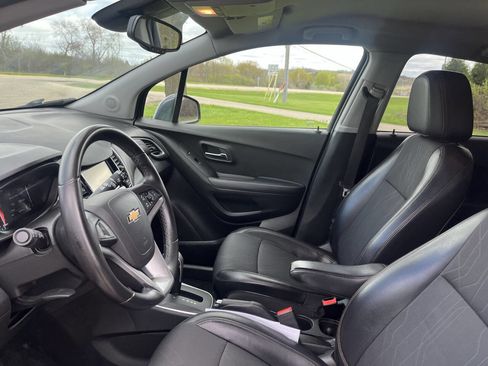 Used 2018 Chevrolet Trax LT w/ LT Convenience Package AWD/4WD image 12