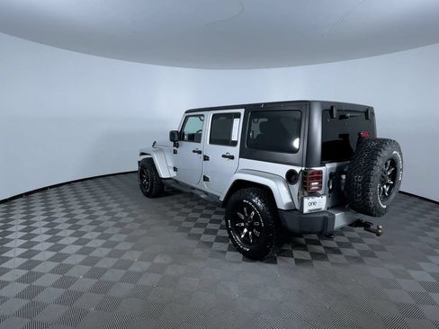 Used 2012 Jeep Wrangler Unlimited Sahara w/ Connectivity Group AWD/4WD image 7